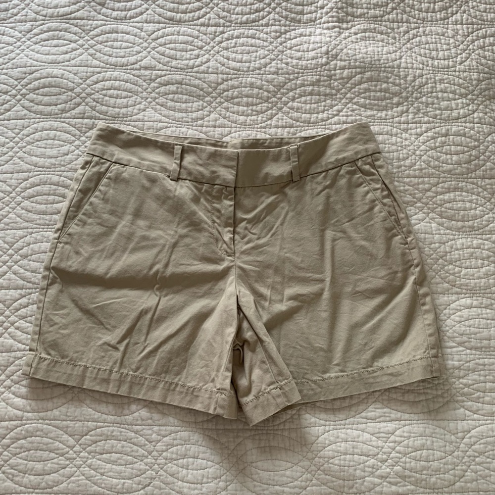Loft Twill Khaki 6” shorts, Size 6